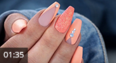 Art des ongles tendance : "Neon Peach" (pêche au néon)